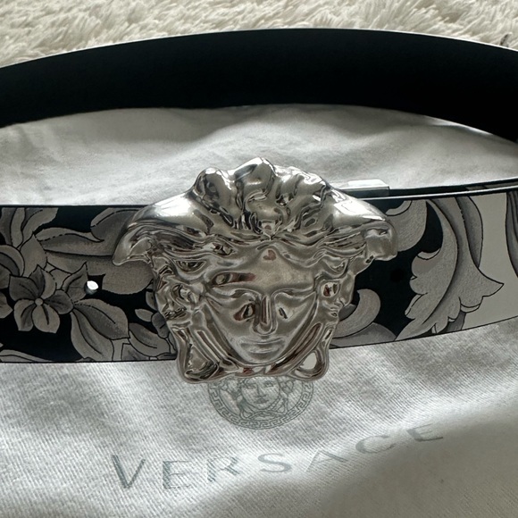 Versace Medusa Reversible Belt - Picture 2 of 8